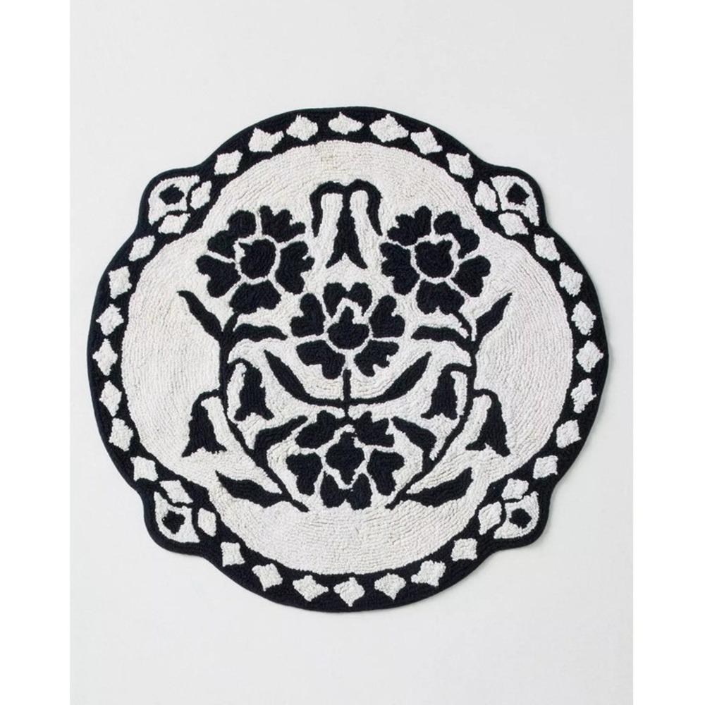Anthropologie Bath Mat Tufted Floral Medallion Black White Scalloped Rug